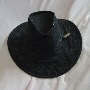 Canadian Longhorn 5 Star 1907 Accessories Company Cow Boy Hat Sued CA # 42464